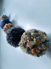 Load image into Gallery viewer, Pompom garland