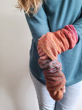 Load image into Gallery viewer, Fingerless mittens -- cayenne bamboo