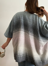 Load image into Gallery viewer, Cardigan -- light grey slub cotton weft
