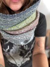 Load image into Gallery viewer, Cowl - grey superwash merino tweed
