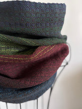 Load image into Gallery viewer, Cowl -  dark brown cotton weft
