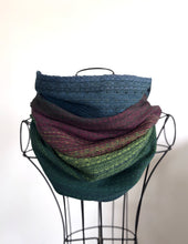 Load image into Gallery viewer, Cowl - thin weft dark green bamboo
