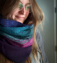 Load image into Gallery viewer, Cowl - dark purple cotton weft
