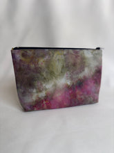 Load image into Gallery viewer, Zipper pouch - flowers in your hair
