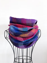 Load image into Gallery viewer, Cowl - tencel weft
