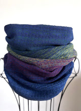Load image into Gallery viewer, Cowl - royal cotolin weft
