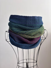 Load image into Gallery viewer, Cowl - Navy tencel weft
