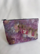 Load image into Gallery viewer, Zipper pouch - flowers in your hair
