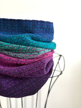 Load image into Gallery viewer, Cowl - navy cotton weft

