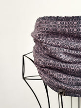 Load image into Gallery viewer, Cowl - pink slub cotton weft

