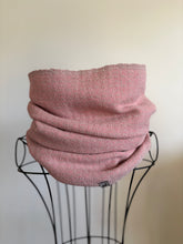 Load image into Gallery viewer, Cowl -- heathered pink merino wool
