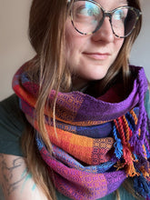 Load image into Gallery viewer, Fringed cowl - cotton weft
