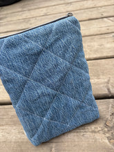Load image into Gallery viewer, small Woven &amp; Jean soft pink quilted e-reader sleeve
