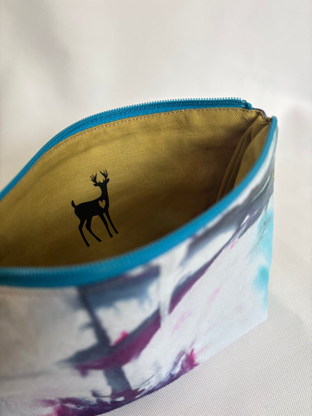 Zipper pouch - open water
