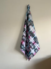 Load image into Gallery viewer, Tea towel - spring
