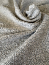 Load image into Gallery viewer, Cowl - light grey slub cotton weft
