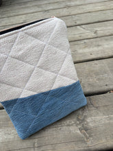 Load image into Gallery viewer, Woven &amp; Jean soft pink quilted e-reader sleeve
