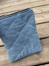 Load image into Gallery viewer, Woven &amp; Jean soft pink quilted e-reader sleeve
