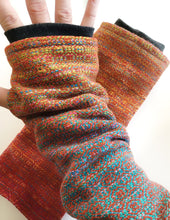 Load image into Gallery viewer, Fingerless mittens -- cayenne bamboo
